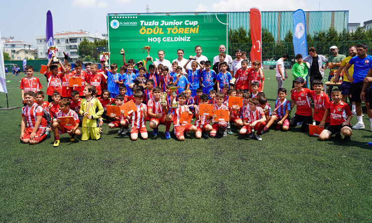 ‘TUZLA JUNİOR CUP FUTBOL TURNUVASI’ KIYASIYA REKABETE EV SAHİPLİĞİ YAPTI