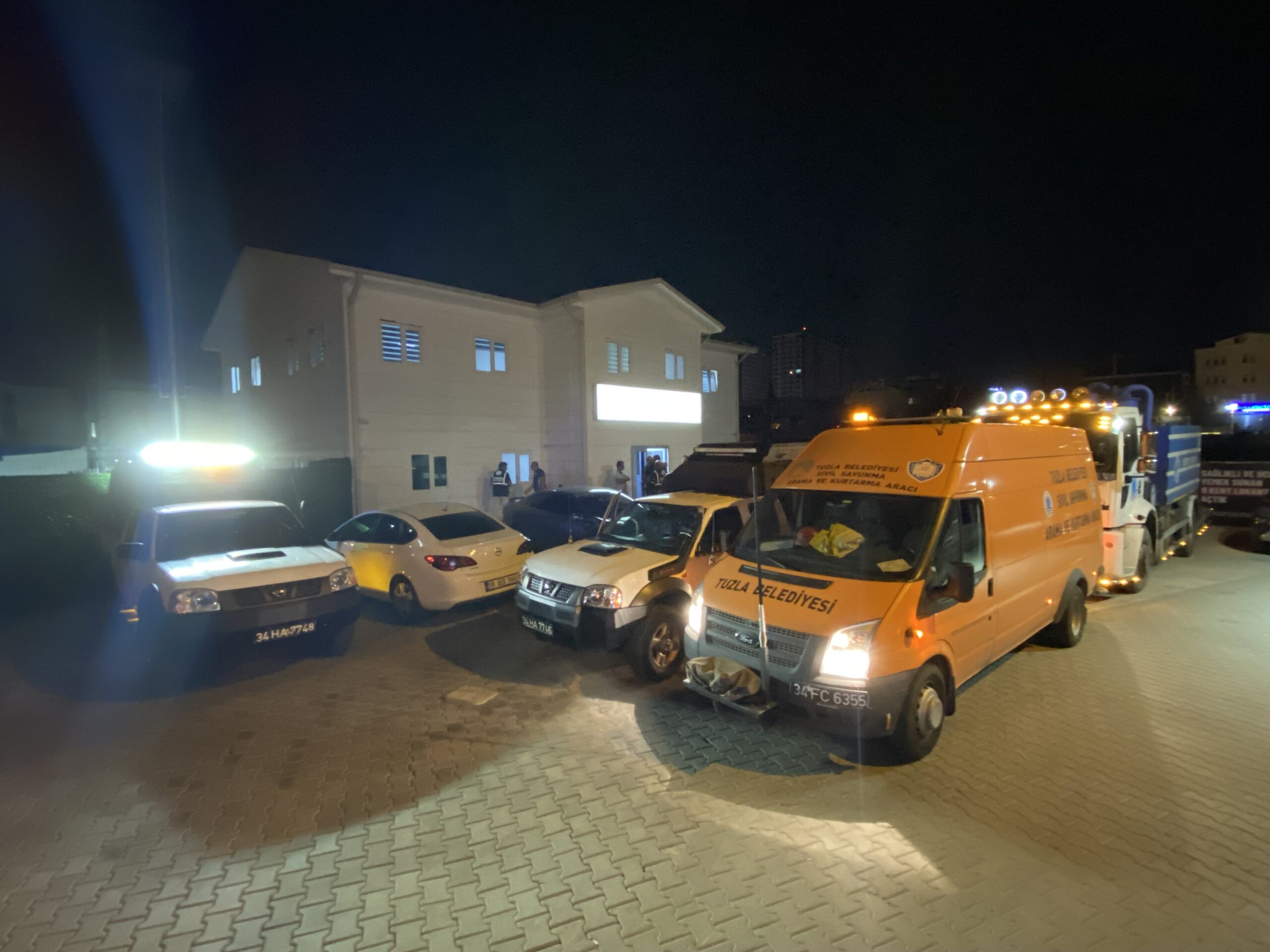 TUZLA BELEDİYESİ ARAMA KURTARMA EKİPLERİ SEL BÖLGESİNE HAREKET ETTİ…