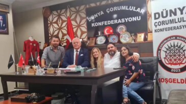 BİR GÜN DİZİSİ OYUNCULARI ATAŞEHİR’DE BULUNAN ‘DÜNYA ÇORUMLULAR KONFERASYONU’NDA MİSAFİR EDİLDİ…