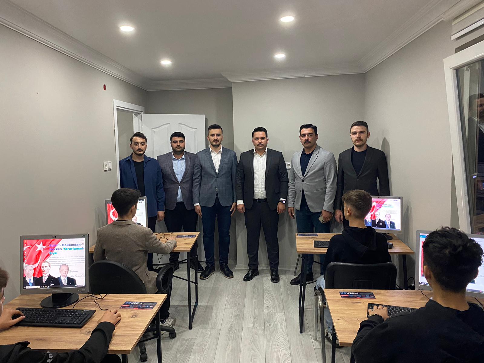 ÜSKÜDAR ÜLKÜ OCAKLARINDAN BİR İLK DAHA: ROBOTİK KODLAMA VE UZAKTAN EĞİTİM MERKEZİ