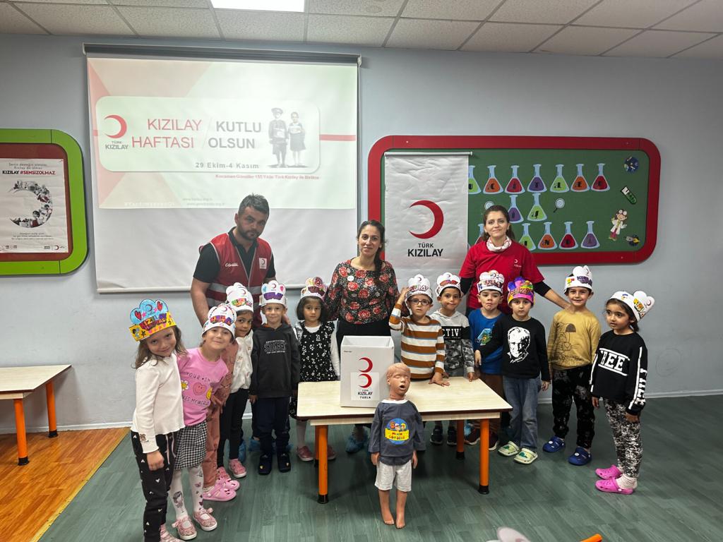 MEHMETÇİK ANAOKULU ÖĞRENCİLERİNDEN KIZILAY’A YARDIM