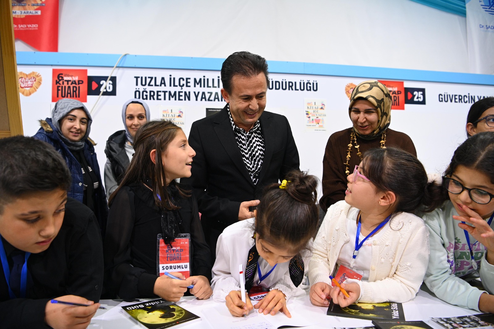 Geleceğimizi emanet edeceğimiz çocuklarımız, yazarak tarihe not düşüyor