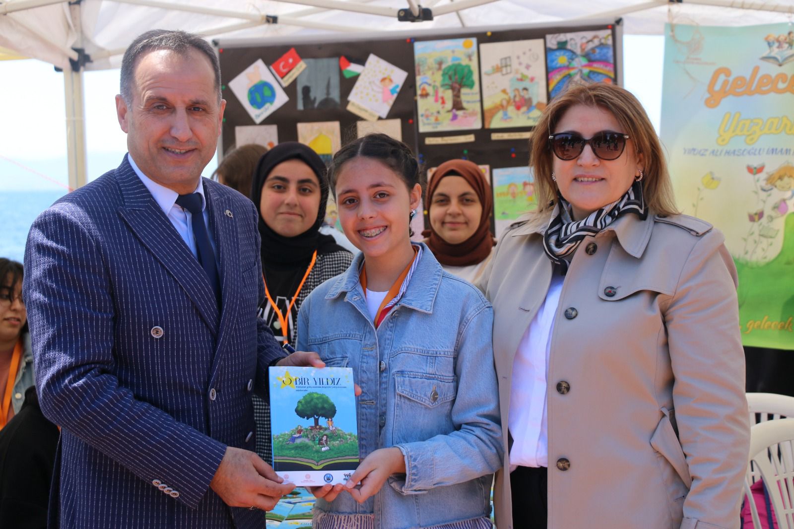 Tuzlalılar Geleceğin Yazarları İçin Düzenlenen İmza Etkinliğinde Bir Araya Geldi