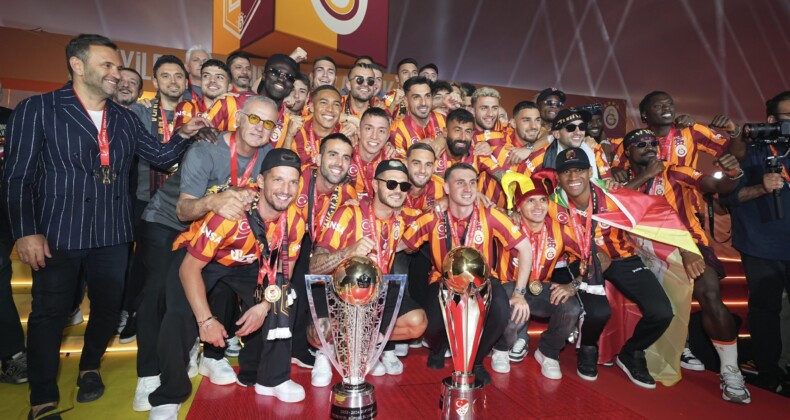 Şampiyon Galatasaray kupasına kavuştu! Ali Sami Yen’de yer sarı, gök kırmızı!