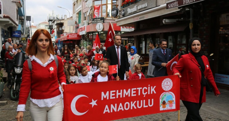 TUZLA’DA COŞKULU CUMHURİYET BAYRAMI KUTLAMALARI