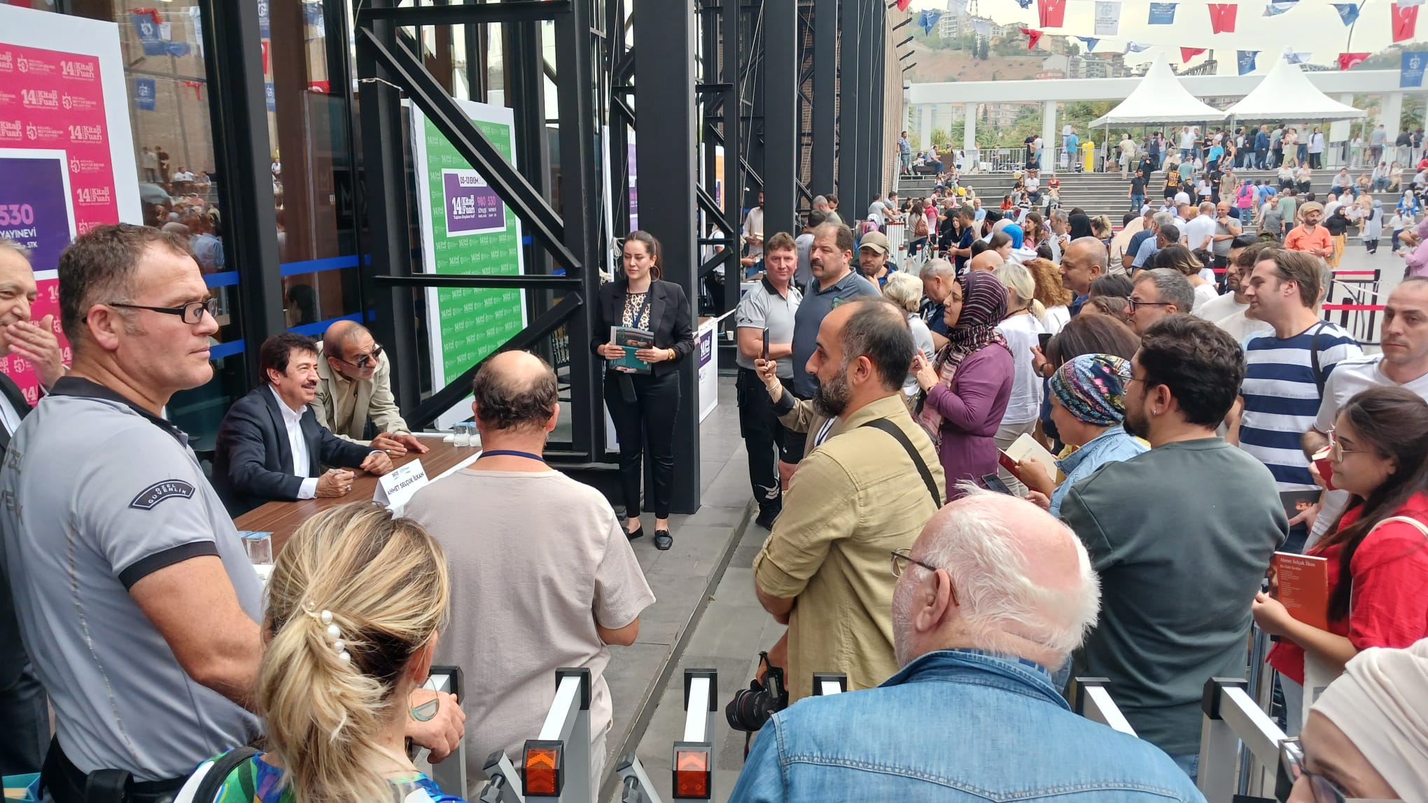 KÖRFEZDE, AHMET SELÇUK İLKAN RÜZGÂRI ESTİ…