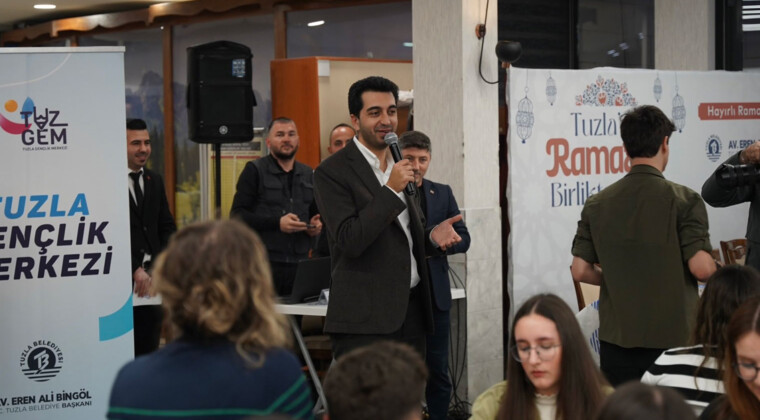 TUZLA BELEDİYE BAŞKANI EREN ALİ BİNGÖL, GENÇLERLE İFTAR SOFRASINDA BULUŞTU