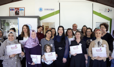 TUZLA BELEDİYESİ KADIN YAZARLIK ATÖLYESİ MEZUNLARINI VERDİ