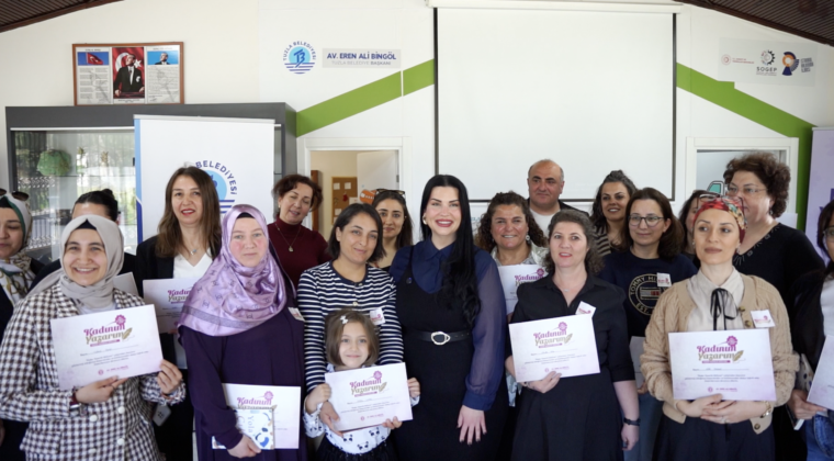 TUZLA BELEDİYESİ KADIN YAZARLIK ATÖLYESİ MEZUNLARINI VERDİ