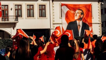 ALİ SERDAR ÇOLAKOĞLU: “105 YILIN ARDINDAN İLK GÜNÜN COŞKUSUYLA 23 NİSAN…”
