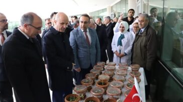 Fırat Üniversitesi’nden 50. Yılda Doğaya Büyük Katkı: 3000 Endemik Bitki Törenle Teslim Edildi!