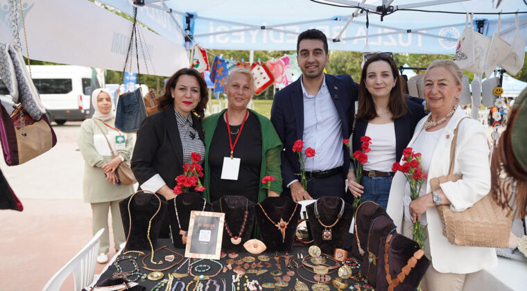 TUZLA’DA ANNELER GÜNÜ ‘YEŞİL GÜNLER’ İLE RENKLENDİ