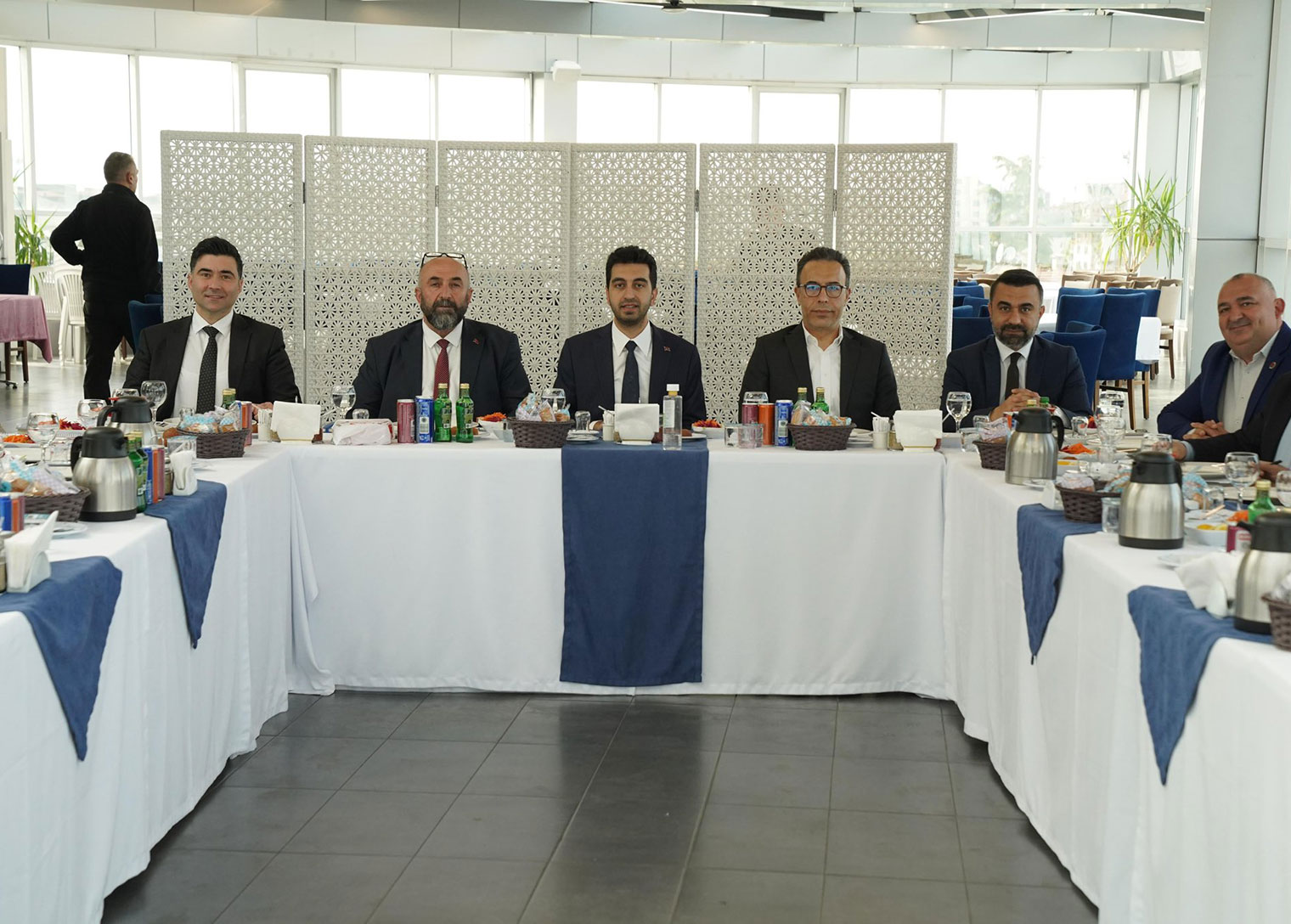 BAŞKAN EREN ALİ BİNGÖL TUZLA’NIN MUHTARIYLA BİR ARAYA GELDİ