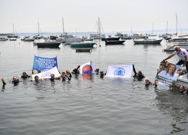 DALGIÇLAR TUZLA’DAN HAYKIRDI: MARMARA TEMİZ KALSIN BALIKLAR NEFES ALSIN
