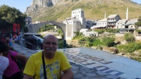 ALİ SERDAR ÇOLAKOĞLU: “BOSNA HERSEK DENİNCE AKLA MOSTAR KÖPRÜSÜ GELİR…”…