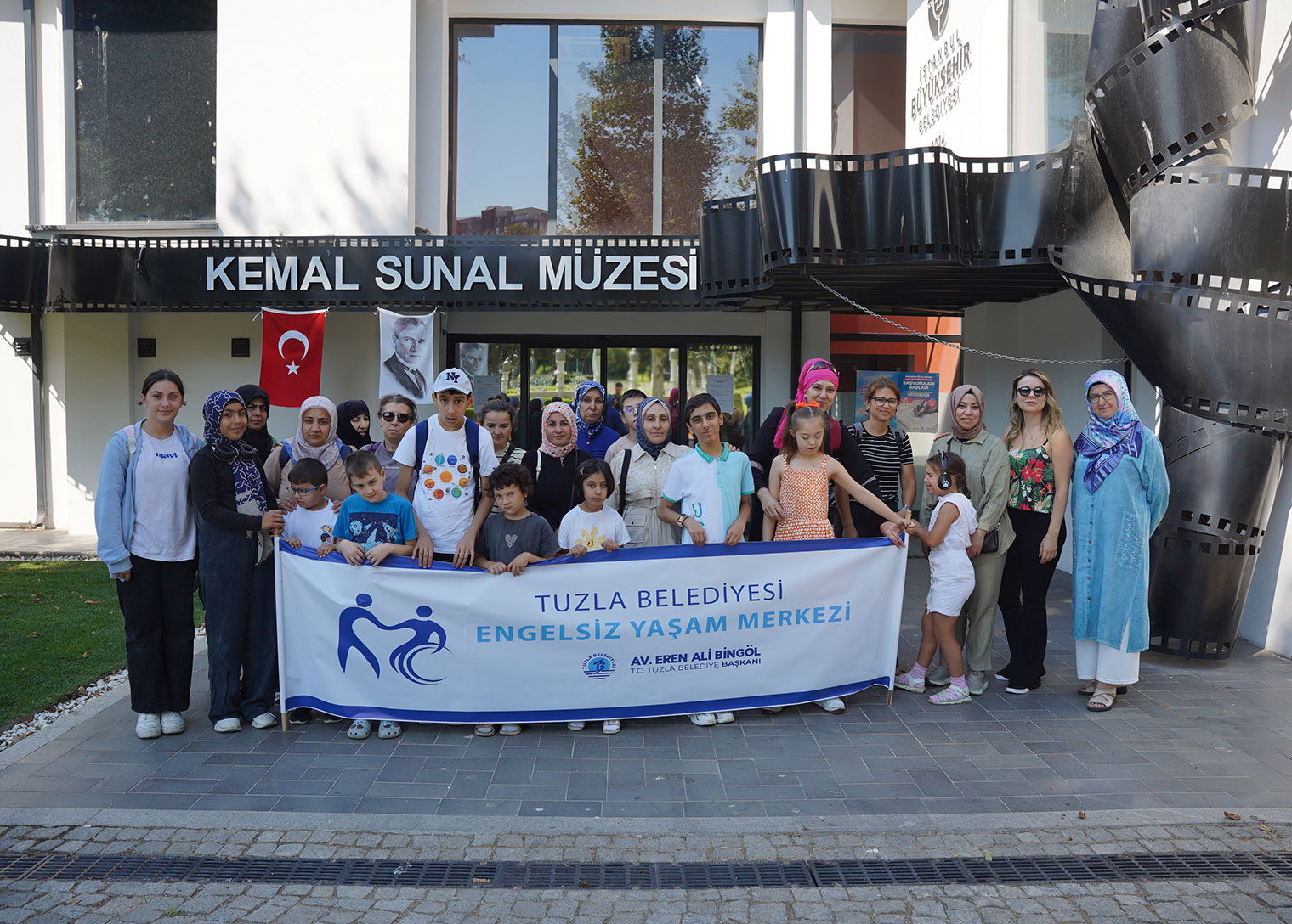 TUZLA BELEDİYESİ’NDEN ENGELSİZ YAŞAM MERKEZİ ÖĞRENCİLERİNE ANLAMLI GEZİ