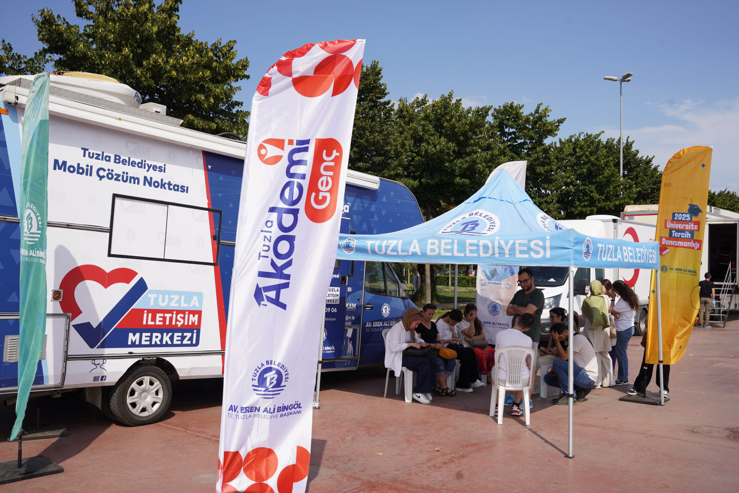 TUZLA BELEDİYESİ’NDEN ÜNİVERSİTE ADAYLARINA REHBERLİK HİZMETİ
