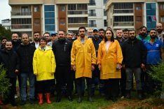 TUZLA’DA ATATÜRK ANISINA FİDANLAR TOPRAKLA BULUŞTURULDU