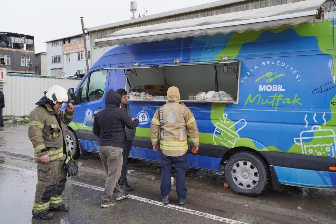 TUZLA BELEDİYESİ’NDEN YANGINDAN ETKİLENEN VATANDAŞLARA DESTEK