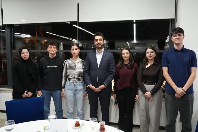 BAŞKAN EREN ALİ BİNGÖL GENÇLERLE İFTAR SOFRASINDA BİR ARAYA GELDİ