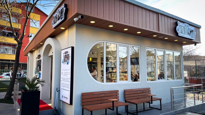 BAŞKAN BİNGÖL 2 SENE ÖNCE SÖZ VERMİŞTİ: TUZLA’YA 5 YENİ NESİL KAFE KAZANDIRILDI