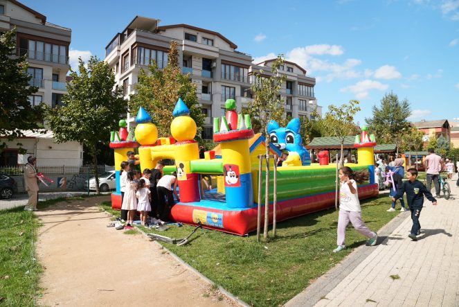 TUZLA’DA ÇOCUKLAR YENİ EĞİTİM YILINA ŞENLİKLE BAŞLADI…